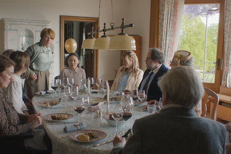 KALTER HUND- Mit: Corinna Harfouch, Lea Drinda, Victoria Mayer, Thomas Mraz, Karoline Eichhorn, Simon Pearce, Johanna Bittenbinder