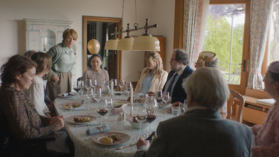KALTER HUND- Mit: Corinna Harfouch, Lea Drinda, Victoria Mayer, Thomas Mraz, Karoline Eichhorn, Simon Pearce, Johanna Bittenbinder