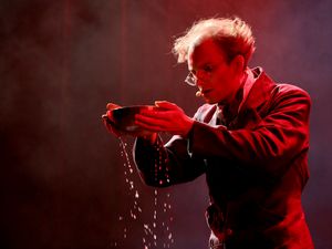 Miles Pitwell Neues Theater Varieteherbst Miles Pitwell Neues Theater Varieteherbst