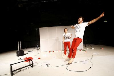  performing:group feiert die 250. Vorstellung von „Trashedy“