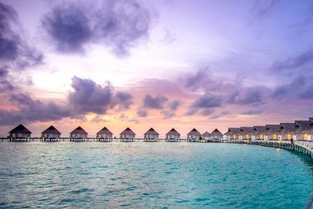 Alles vom Feinsten im Süd-Ari-Atoll – die Overwater Villas im Centara Grand Island Resort & Spa Maldives überzeugen nicht nur das Sternzeichen Löwe mit einem direkten Zugang zur Unterwasserwelt des Indischen Ozeans