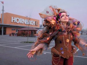 Auf dem Hornbach-Parkplatz passieren merkwürdige Dinge Auf dem Hornbach-Parkplatz passieren merkwürdige Dinge