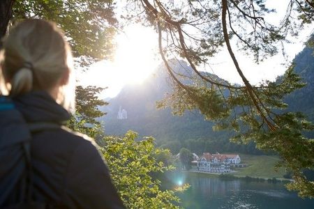  Am Ende der klassischen Lechweg-Route von der Quelle in Vorarlberg/Österreich bis zum Fall im bayerischen Füssen passieren Wanderer den Alpsee im Allgäu