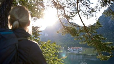  Am Ende der klassischen Lechweg-Route von der Quelle in Vorarlberg/Österreich bis zum Fall im bayerischen Füssen passieren Wanderer den Alpsee im Allgäu