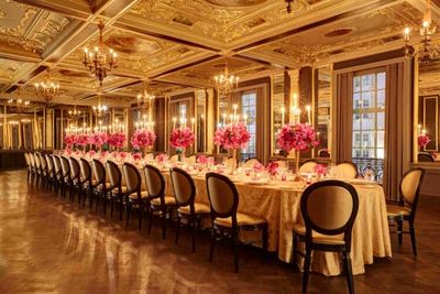 Speisen im Hotel Café Royal mit großer Gesellschaft