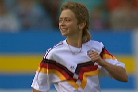 MÄDCHEN KÖNNEN KEIN FUSSBALL SPIELEN | Petra Landers im Halbfinale der EM 1989