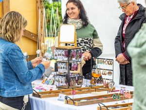 Beim Sommerflimmern in Lenggries präsentieren sich zahlreiche regionale Aussteller Beim Sommerflimmern in Lenggries präsentieren sich zahlreiche regionale Aussteller
