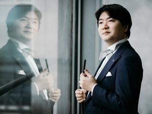 Kazuki Yamada erhält den Kunstförderpreis des japanischen Ministers für Bildung, Kultur, Sport, Wissenschaft und Technologie Kazuki Yamada erhält den Kunstförderpreis des japanischen Ministers für Bildung, Kultur, Sport, Wissenschaft und Technologie