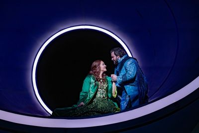 Lisa Davidsen als Isolde und Michael Spyres als Tristan in Wagners TRISTAN UND ISOLDE