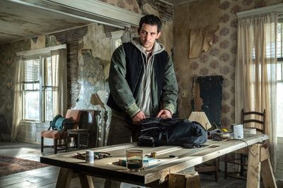 Daniel Kellner (Josh O'Connor) hat Dokumente entwendet, die die Existenz von Außerirdischen beweisen