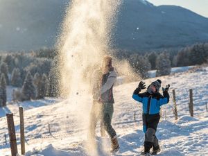Mit Schneezauber und jeder Menge Spaß: Kinder entdecken den Naturpark Ammergauer Alpen Mit Schneezauber und jeder Menge Spaß: Kinder entdecken den Naturpark Ammergauer Alpen