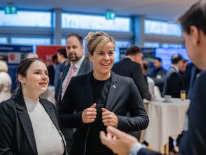 Katharina Leuffen und Mona Neubaur Katharina Leuffen und Mona Neubaur