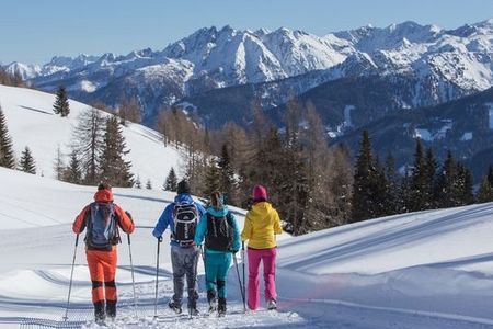 Dieser Ausblick – und diese Ruhe! In Osttirol hören Winterwanderer nur das Knirschen ihrer Schuhe auf Schnee