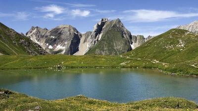 Der Lechtaler Höhenweg führt vorbei an kristallklaren Bergseen, die sich über die gesamte Strecke in den Lechtaler Alpen verteilen
