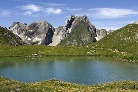 Der Lechtaler Höhenweg führt vorbei an kristallklaren Bergseen, die sich über die gesamte Strecke in den Lechtaler Alpen verteilen
