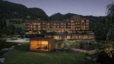 Nach mehrmonatigem Umbau empfängt das Naturhotel Molin im Südtiroler Ahrntal ab 17. Juli 2026 wieder Gäste