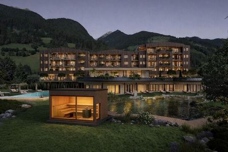 Nach mehrmonatigem Umbau empfängt das Naturhotel Molin im Südtiroler Ahrntal ab 17. Juli 2026 wieder Gäste
