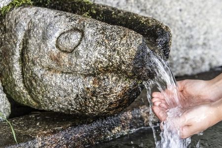 Es ist ein wahrer Luxus, dass aus mittlerweile 20 frei zugänglichen Brunnen im Ortsgebiet von Schenna Trinkwasser von allererster Güte fließt