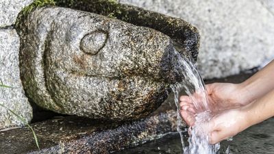 Es ist ein wahrer Luxus, dass aus mittlerweile 20 frei zugänglichen Brunnen im Ortsgebiet von Schenna Trinkwasser von allererster Güte fließt