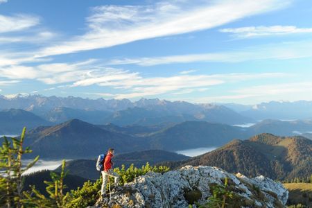 Weitblick vom Lenggrieser Latschenkopf ins Karwendel und bis zur Zugspitze