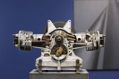 Thomas Bayrle: Rosaire, 2012, Citroën 2 CV-Motor, Elektroantrieb, Soundinstallation, 132,2 x 65 x 70 cm