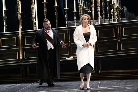 In der Titelpartie ist die Aalto-Sopranistin Astrik Khanamiryan zu erleben, die Rolle des Cavaradossi übernimmt der Tenor Xavier Moreno
