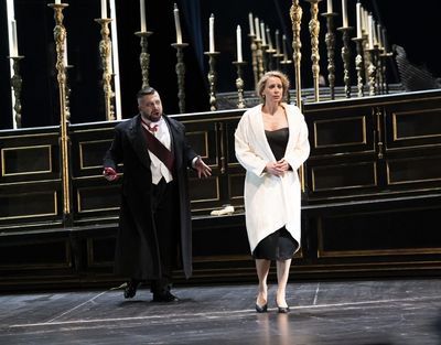 In der Titelpartie ist die Aalto-Sopranistin Astrik Khanamiryan zu erleben, die Rolle des Cavaradossi übernimmt der Tenor Xavier Moreno