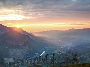 Ein Ausflug zum Tiroler Aussichtsberg lohnt sich für kleine und große Besucher. Beste Ausgangslage ist das harry’s home Telfs