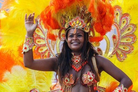 Farbenfrohe Kostüme bestimmen das Coburger Samba-Festival