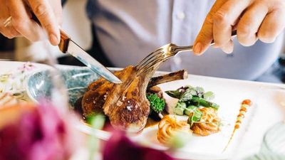 Im Hotel und Campingpark Steiner in Leifers/Südtirol steht Genuss im Mittelpunkt: Gastgeberfamilie Pfeifer lädt regelmäßig zu kulinarischen Entdeckungen und Weinerlebnissen ein
