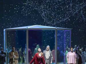 Aalto Musiktheater zeigt den Opernthriller „The Listeners" von Missy Mazzoli als deutsche Erstaufführung Aalto Musiktheater zeigt den Opernthriller „The Listeners" von Missy Mazzoli als deutsche Erstaufführung