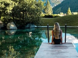 Im In- und Outdoor-Spa des Hotel Jungbrunn kommen Gäste zur Ruhe und lassen die Tiroler Bergwelt auf sich wirken Im In- und Outdoor-Spa des Hotel Jungbrunn kommen Gäste zur Ruhe und lassen die Tiroler Bergwelt auf sich wirken
