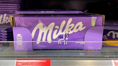 Der Negativpreis "Goldener Windbeutel" der Verbraucherorganisation Foodwatch geht in diesem Jahr an die Milka Alpenmilch-Schokolade