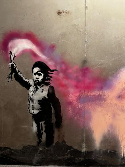 Sie zeigt über 150 Werke des Street-Art-Künstlers Banksy