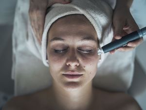 Relaxen und sich nach den trubeligen Feiertagen wieder ganz auf sich selbst besinnen – das können Gäste des MySpa in der Therme Meran in Südtirol Relaxen und sich nach den trubeligen Feiertagen wieder ganz auf sich selbst besinnen – das können Gäste des MySpa in der Therme Meran in Südtirol