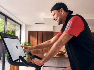 Jürgen Klopp hält sich mit Peloton-Geräten fit