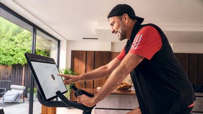 Jürgen Klopp hält sich mit Peloton-Geräten fit
