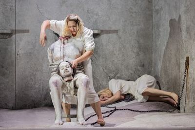 Elza van den Heever als in der Titelrolle von Strauss' SALOME