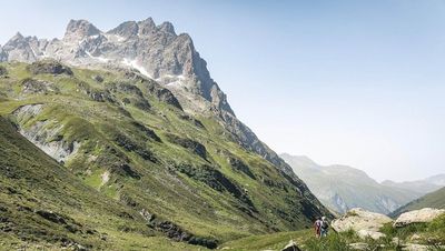Die weitläufige Region St. Anton am Arlberg in Österreich ist Heimat der aussichtsreichen und anspruchsvollen Verwallrunde