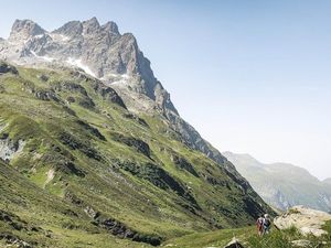 Die weitläufige Region St. Anton am Arlberg in Österreich ist Heimat der aussichtsreichen und anspruchsvollen Verwallrunde Die weitläufige Region St. Anton am Arlberg in Österreich ist Heimat der aussichtsreichen und anspruchsvollen Verwallrunde
