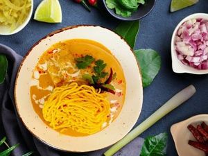 Ingwer, Betelblätter, Chili: Diese Zutaten sind das Herzstück der thailändischen Küche. Ob cremige Currys oder knuspriger Fisch – beim Nachkochen holen sich nicht nur Centara-Gäste das Urlaubsfeeling nach Hause Ingwer, Betelblätter, Chili: Diese Zutaten sind das Herzstück der thailändischen Küche. Ob cremige Currys oder knuspriger Fisch – beim Nachkochen holen sich nicht nur Centara-Gäste das Urlaubsfeeling nach Hause