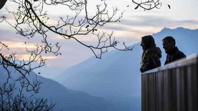 Von November bis Anfang Januar erleben Schenna-Besucher die Südtiroler Gemeinde oberhalb von Meran von ihrer ruhigen und genussvollen Seite