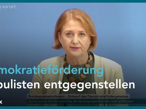 Nancy Faeser möchte jeden, der „den Staat verhöhnt“, zum Rechtsextremisten erklären. Und Lisa Paus gegen „Hassrede“ auch unterhalb der Strafrechtsgrenze vorgehen Nancy Faeser möchte jeden, der „den Staat verhöhnt“, zum Rechtsextremisten erklären. Und Lisa Paus gegen „Hassrede“ auch unterhalb der Strafrechtsgrenze vorgehen