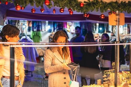 Der Weihnachtsmarkt im Pueblo Español in Mallorcas Hauptstadt lädt zum Geschenke-Shopping ein