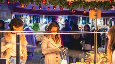 Der Weihnachtsmarkt im Pueblo Español in Mallorcas Hauptstadt lädt zum Geschenke-Shopping ein