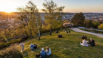 Der Weißenburgpark Stuttgart liegt auf einem Hügel im Südosten der Stadt und gilt als einer von mehreren Lieblingsplätzen etwa für romantische Picknicks