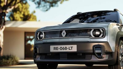 Der markante Kühlergrill des neuen R4