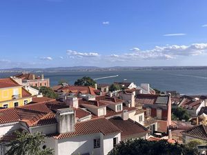 Nur 30 Autominuten von Victor’s Portugal entfernt bietet das Castelo de São Jorge einen eindrucksvollen Panoramablick über Lissabons bunte Altstadtviertel