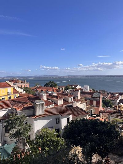 Nur 30 Autominuten von Victor’s Portugal entfernt bietet das Castelo de São Jorge einen eindrucksvollen Panoramablick über Lissabons bunte Altstadtviertel