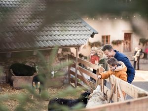Der urige Bergadvent auf der Taser Alm begeistert nicht nur große Weihnachtsmarktfans, sondern auch kleine Gäste Der urige Bergadvent auf der Taser Alm begeistert nicht nur große Weihnachtsmarktfans, sondern auch kleine Gäste